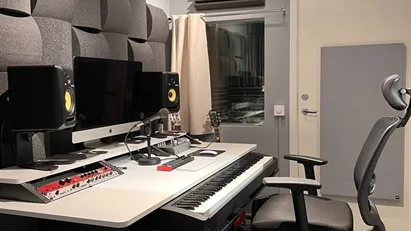 Kontor med musikstudio / ljudinspelning