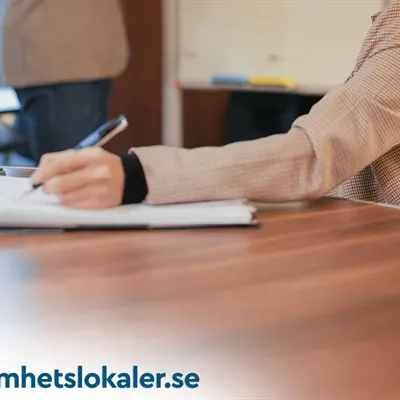 Att använda kommersiell mäklare - fördelar och nackdelar