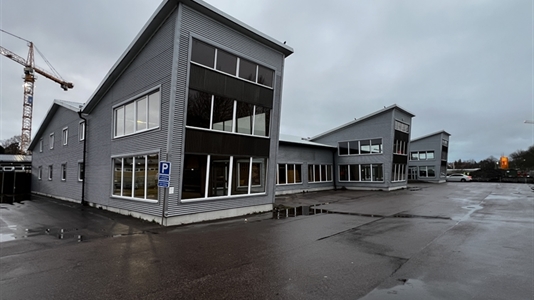 305 - 740 m2 butik, lager, showroom i Enköping att hyra